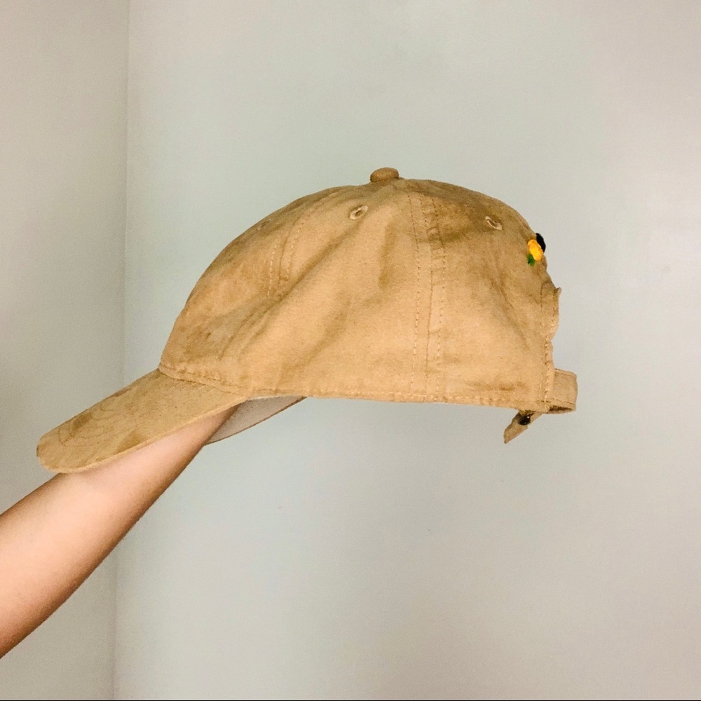 Butterfly Hat 🦋 - Picture 2 of 4
